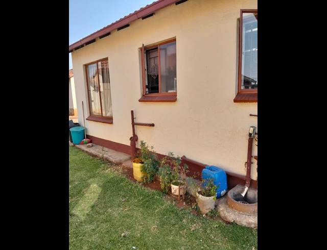 2 BEDROOM TOWNHOUSE FOR SALE IN CLAYVILLE